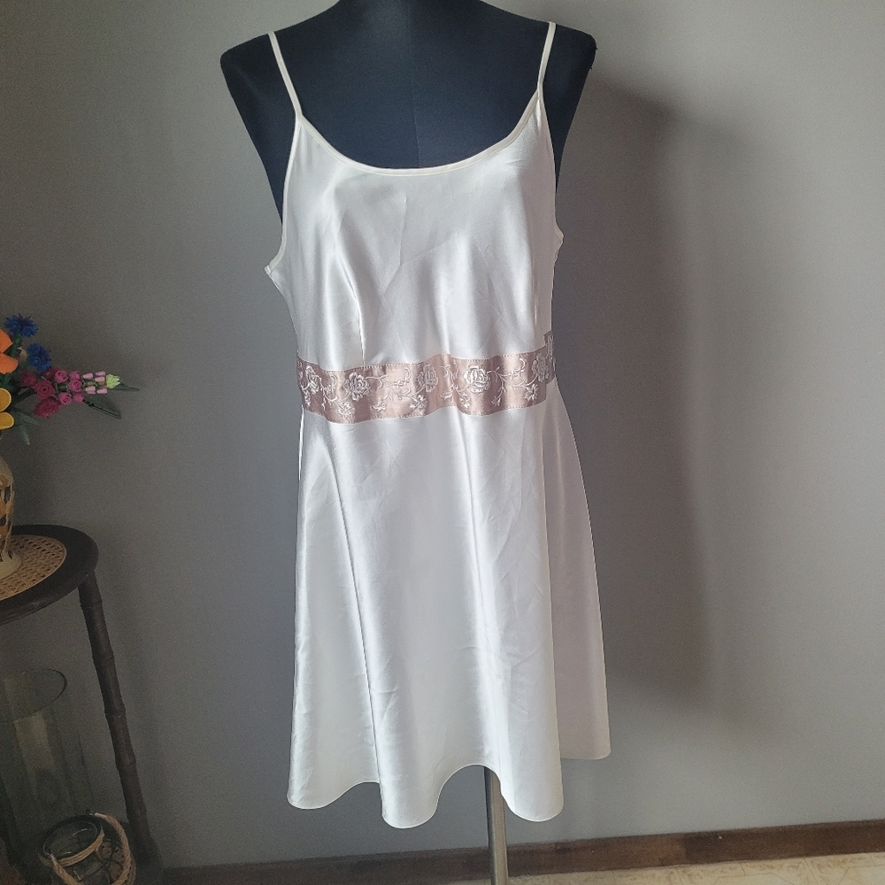 Cream Vintage satin slip dress Embroidered 90s Slip - Picture 9 of 9